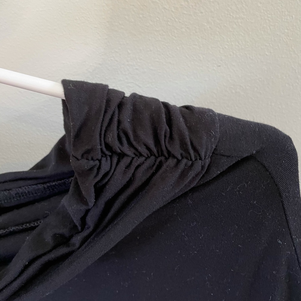 Kaileigh/ Women’s black skirt - Picture 3 of 6